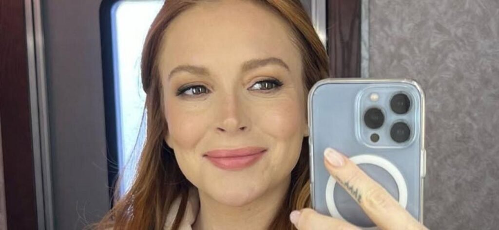 Lindsay Lohan’s Iconic Blue Bikini Moment Proves She’s Always Been That Girl