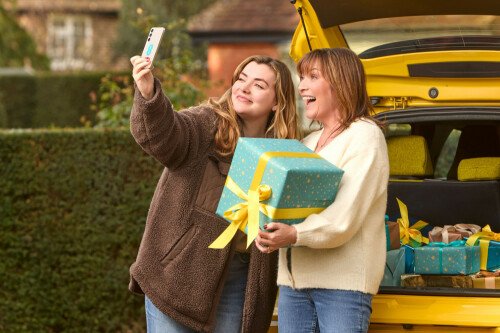 Lorraine Kelly will be staying connected with family this Christmas