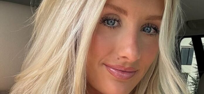 FanFix Model Malibu Proves Winter Can Be Hot With Icy Bikini Snap