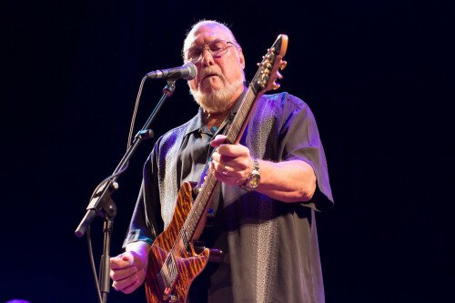 photo-avalon-aW1hZ2VzMS8yMDI1LzEyLzA0LzE3NjQ4NDA0NjJjcm9wcGV.jpg Steve Cropper, Booker T and the MG's guitarist, dies aged 84