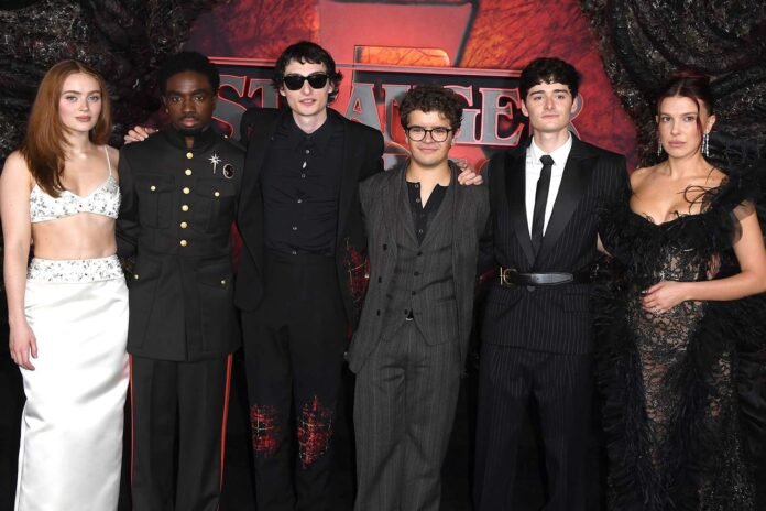 Noah Schnapp Says 'Stranger Things' Cast Will Watch Final Episode Together