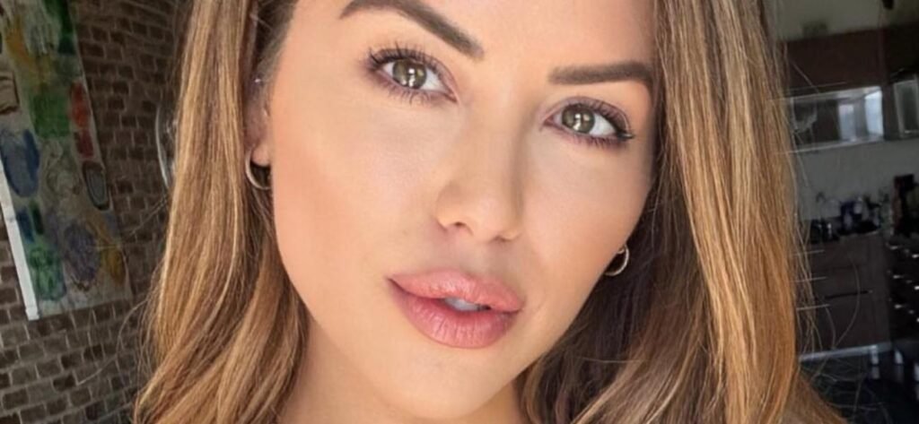 Brittney Palmer Homecooks Pizza In G-String And 'Naked' Apron