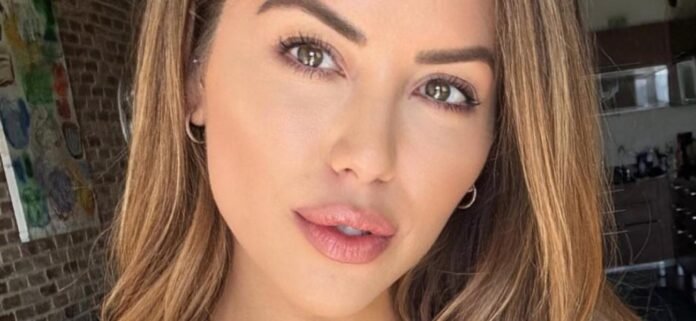 Brittney Palmer Homecooks Pizza In G-String And 'Naked' Apron