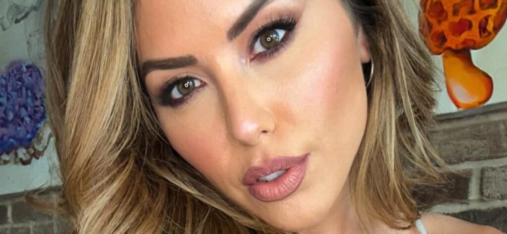 Brittney Palmer Sunbathing Topless Warned Sunburned Nipples 'Are No Fun'