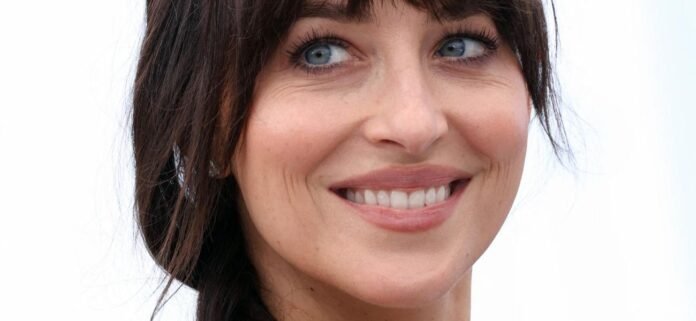 Dakota Johnson Impresses Shirtless On NYC Streets 'Without Bra'