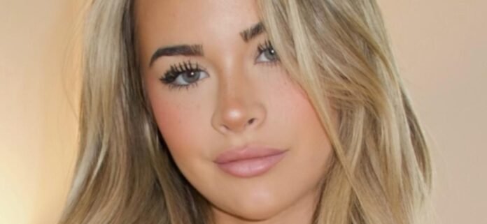 Emily Elizabeth Highlights Her 'Nice Apples' In Bedroom String Bikini