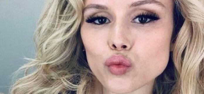 Erin Moriarty In Plunging Braless Dress Asked 'Who The Surgeon Was'