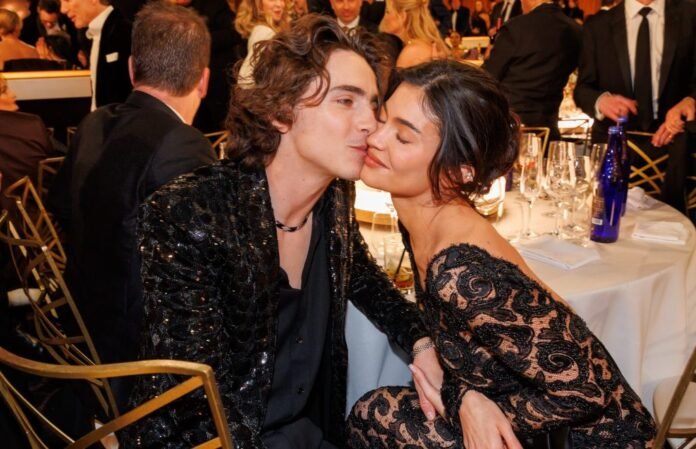 Golden Globes: Most Memorable PDA Moments of All-Time in Pictures