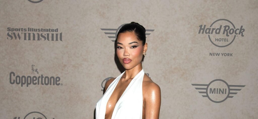 Ming-Lee Simmons Sparkles In Skimpy Metallic Gold Gown